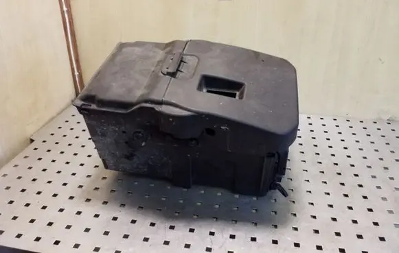 Ford Focus Battery box tray AM5110723AD