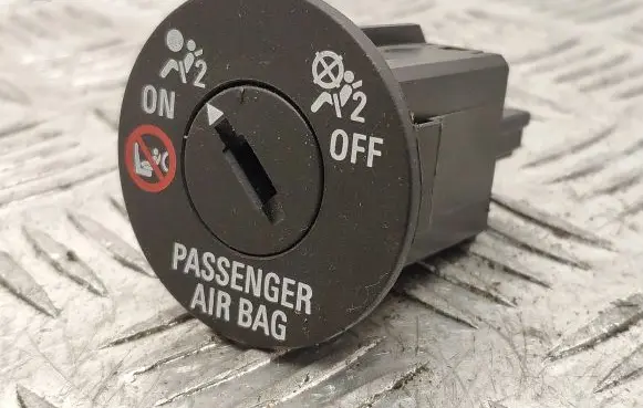 Opel Insignia A Passenger airbag on/off switch 13577258