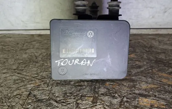 Volkswagen Touran I ABS Pump 1K0907379Q 1K0614517M
