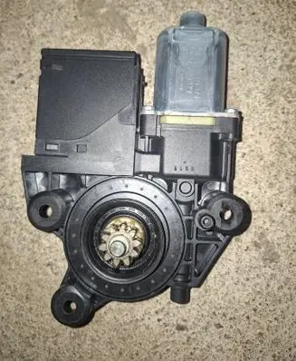 Renault Scenic III - Grand scenic III Front door window regulator motor 807302741R 915943200 916834200