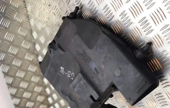 Mercedes-Benz E W211 Air filter box A6420940304
