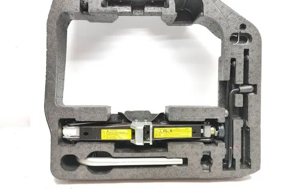 Audi A4 S4 B9 Tool set 8T0012109A