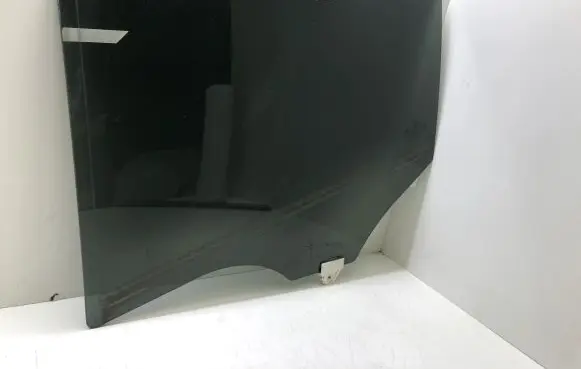 Mazda 3 III Rear door window glass