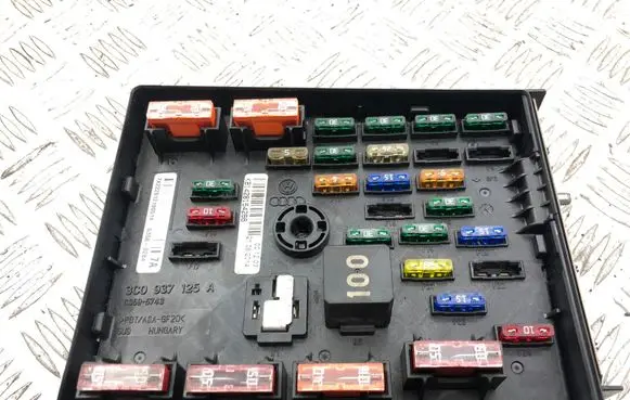 Volkswagen Sharan Fuse module 3C0937125A