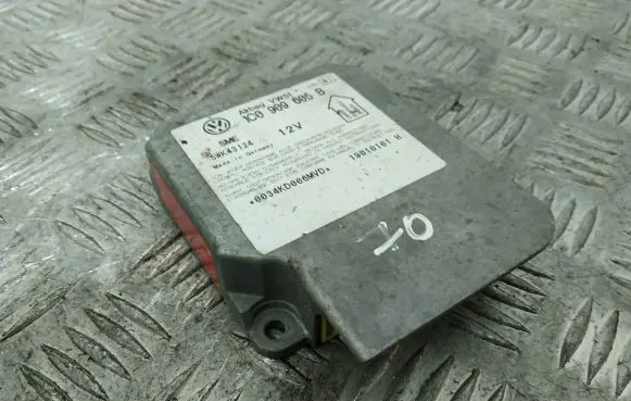 Volkswagen PASSAT B5 Airbag control unit/module 1C0909605B