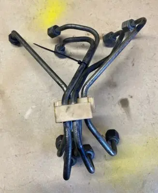 Volvo XC70 Fuel injector supply line/pipe 