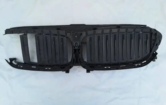 BMW 5 G30 G31 Air intake duct part 18715610