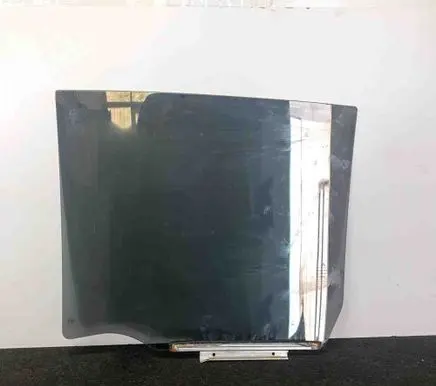 Mitsubishi L200 Rear door window glass 43R000042