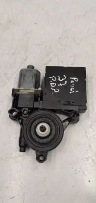 Volkswagen PASSAT B7 Front door window regulator motor 3AA959702A 3C0959792C