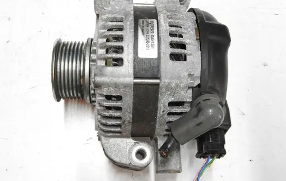 Toyota Avensis T270 Generator/alternator 177520R010