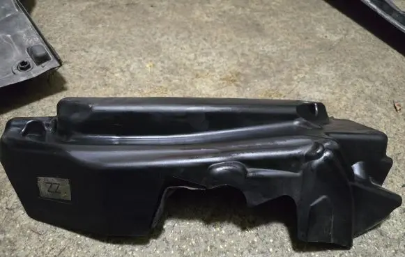 BMW 5 E60 E61 Engine cover (trim) 7788918 14011810