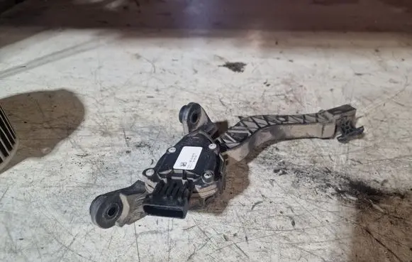 Accelerator throttle pedal