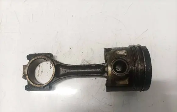 Volkswagen PASSAT B5.5 Piston with connecting rod