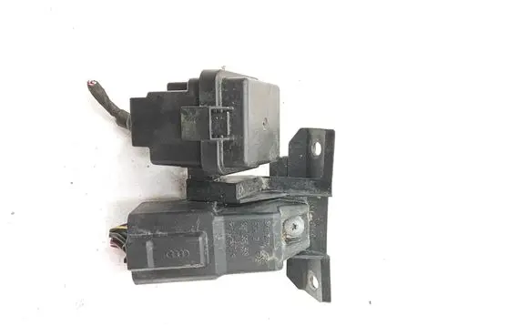 Audi A4 S4 B9 8W Glow plug pre-heat relay 8W0907599
