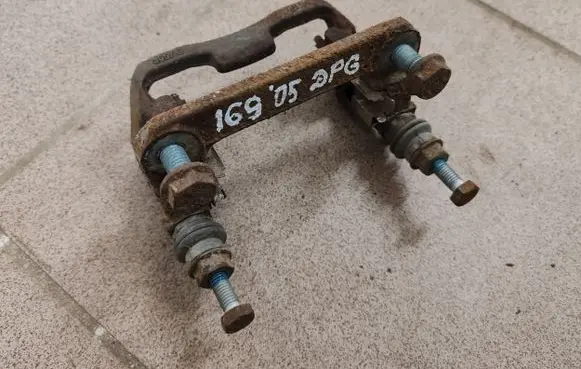 Mercedes-Benz A W169 Brake caliper pad carrier rear 