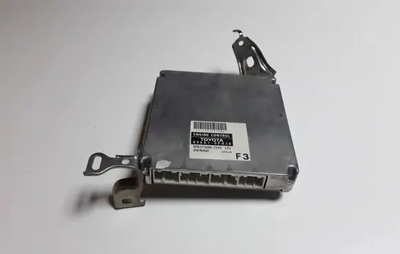 Toyota Corolla Verso AR10 Engine control unit/module 896610F030