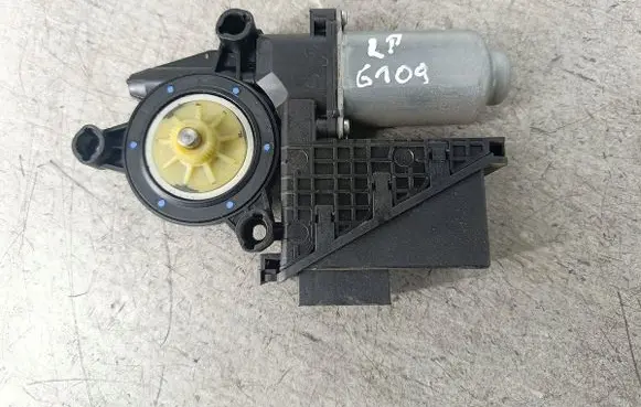Volkswagen Polo IV 9N3 Front door window regulator motor 6Y2959802400893E