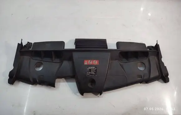 Mercedes-Benz E A207 Radiator trim A2048174920