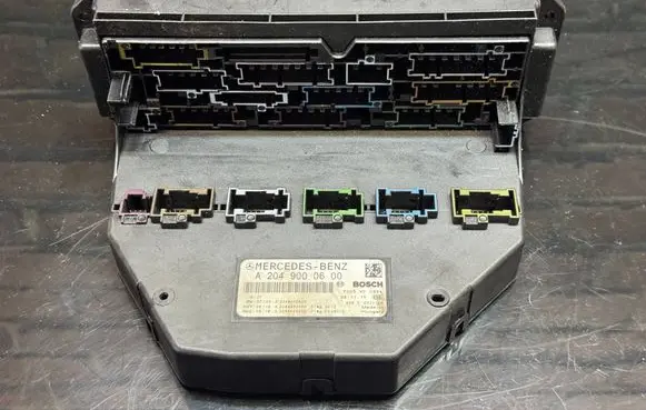 Mercedes-Benz C W204 SAM control unit A2049000600 A2049000604 A2049010500