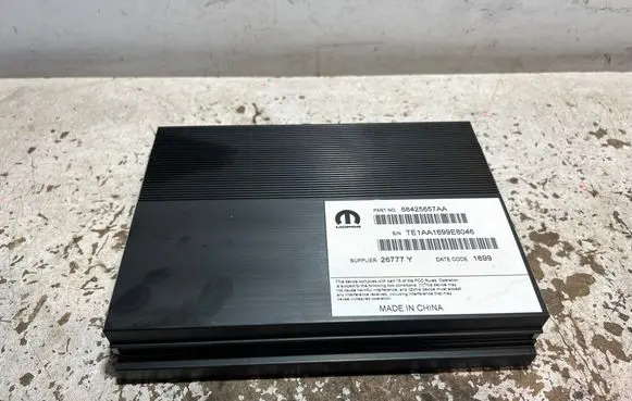 Dodge Challenger Sound amplifier 68425657AA TE1AA1699E8046 26777Y
