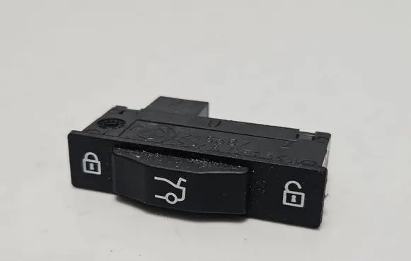 BMW M6 Tailgate/boot open switch button 9253780 372012