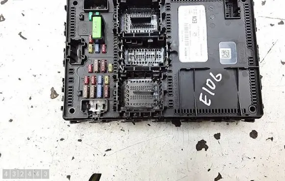 Ford Fiesta Fuse module HU5T15604ECN