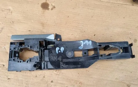 Nissan Qashqai Front door exterior handle/bracket 12222222