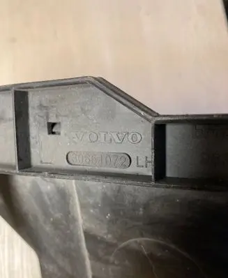 Volvo V70 Front door exterior handle/bracket 30661072