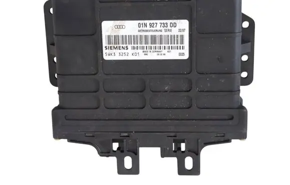 Volkswagen PASSAT B5 Gearbox control unit/module 01N927733DD 5WK33252K01