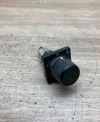 Opel Frontera A Headlight level height control switch 03078514 91145061