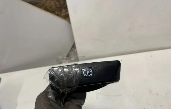 Mercedes-Benz C W204 Hand brake release handle A2044200177