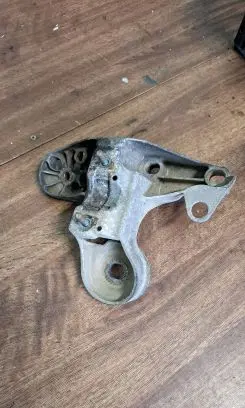 Audi A4 S4 B5 8D Engine mounting bracket 8e0199351