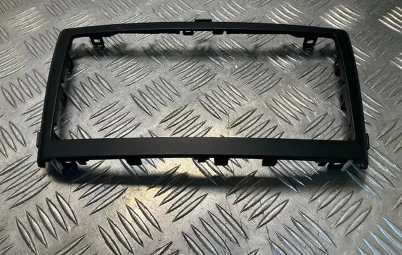 Toyota Avensis T270 Radio/GPS head unit trim