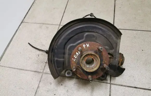 Nissan Leaf I (ZE0) Front wheel hub