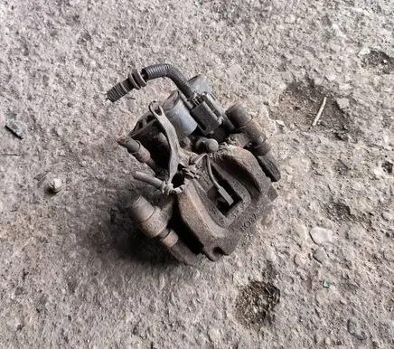 Rear brake caliper
