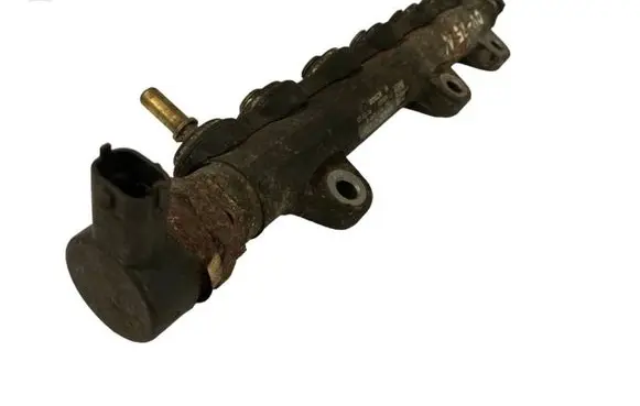 Opel Vivaro Fuel main line pipe 0445214153 009889L3 H8200426550