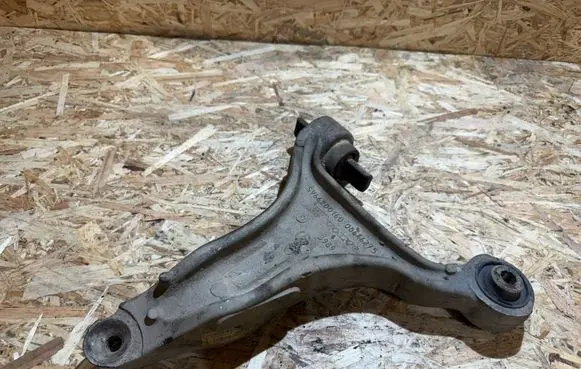 Volvo XC70 Front lower control arm/wishbone 08646375 SV66200160