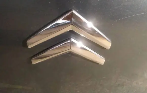 Manufacturer badge logo/emblem