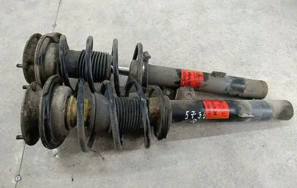 BMW 1 E81 E87 Front shock absorber/damper 334625334626