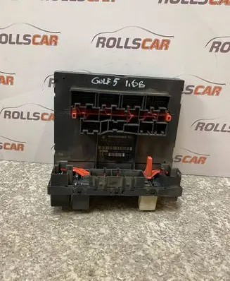 Volkswagen Golf V Fuse module 1K0937049T F005V00497 H3QS0704