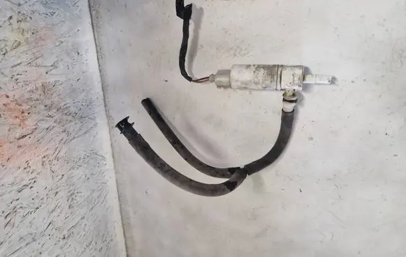 Mercedes-Benz ML W164 Headlight washer pump 
