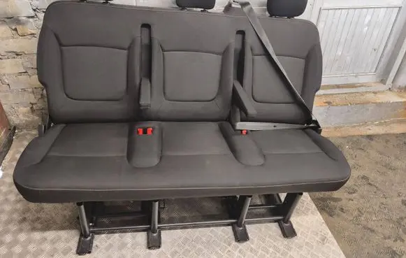 Renault Trafic III (X82) Third row seats 