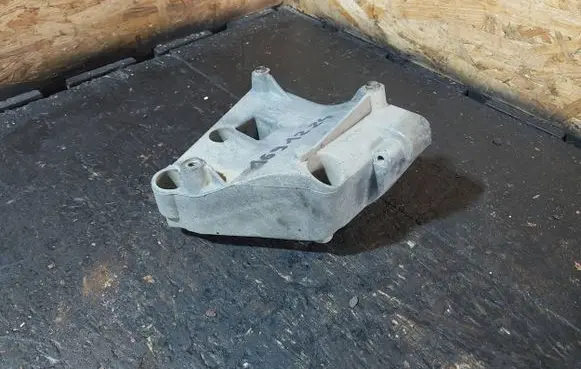 BMW 5 E39 Engine mounting bracket 1432237 64551432237