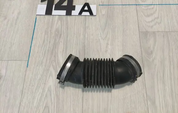 Ford Fiesta Air intake hose/pipe N04039E151