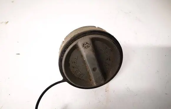 Toyota Corolla Verso AR10 Fuel tank filler cap 