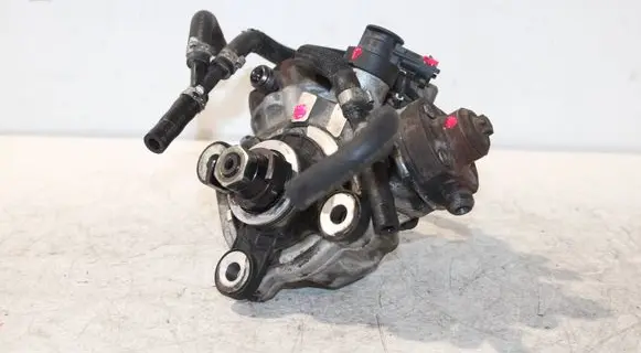 Volvo V70 Fuel injection high pressure pump 31272896 0445010618