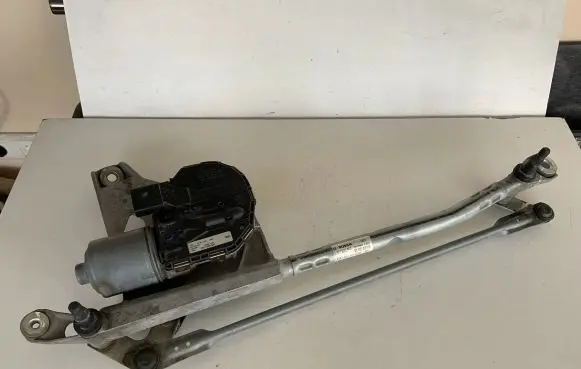Audi Q7 4M Front wiper linkage and motor 4M1955023B 4M1955119A