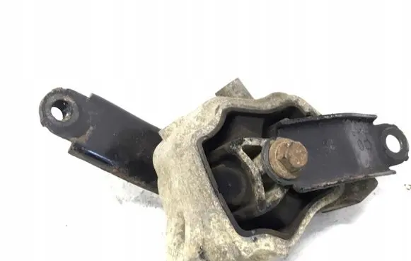 Volvo S60 Engine mount bracket 30671219