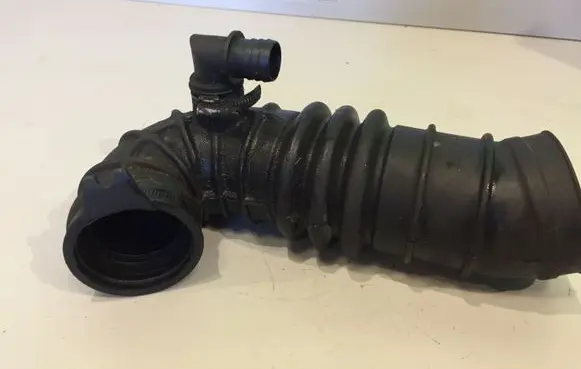 Audi 100 200 5000 C3 Air intake hose/pipe 046145747A