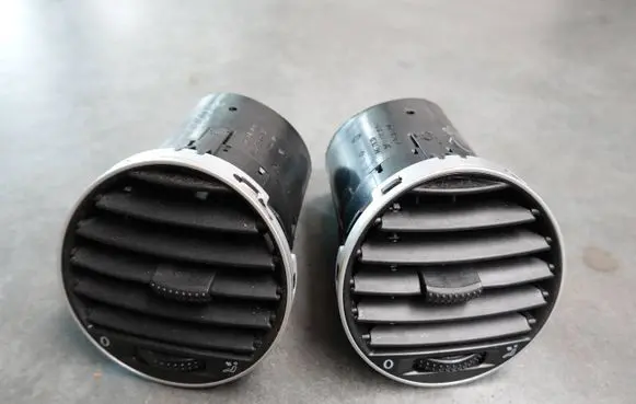 Volkswagen New Beetle Dashboard side air vent grill/cover trim 1C0819703 1C0819704